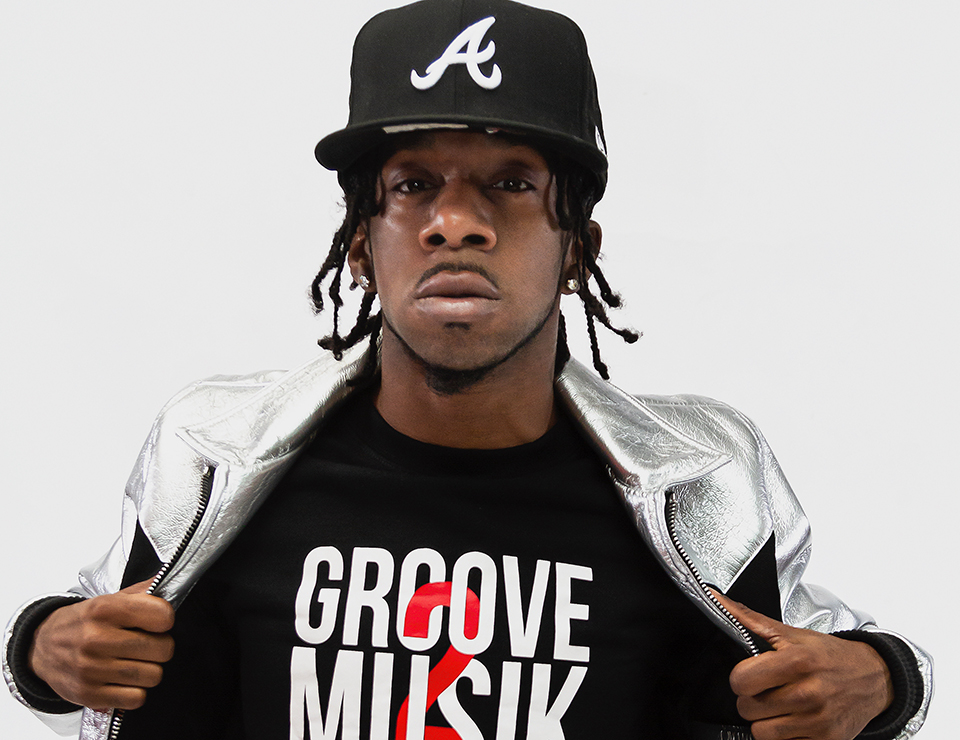 Picture of D-Ray Colson wearing a Groove2musik t-shirt from the Groove2Musik store